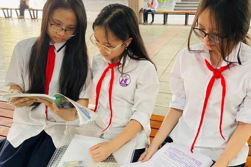 Gỡ khó nhân sự cho 'siêu trường' hàng trăm lớp sau sáp nhập