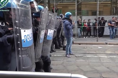 Italy điều 500 binh sĩ tới Milan bảo vệ các cửa hàng xa xỉ khi biểu tình biến thành bạo loạn
