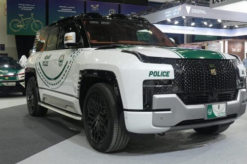 Đội xe đặc chủng của cảnh sát Dubai: Từ SUV biết bơi đến siêu xe triệu đô