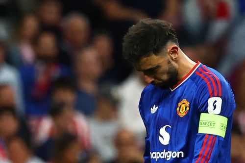 Carrick nên mạnh tay với Bruno Fernandes