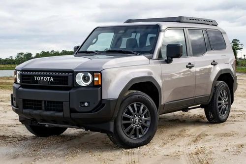 Hơn 105.000 xe Land Cruiser Hybrid tại Mỹ có thể cháy do rò rỉ xăng