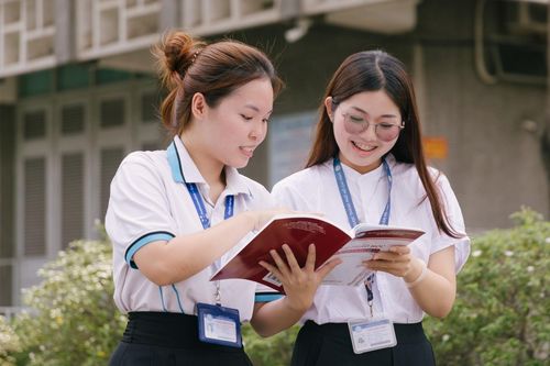 Bộ Nội vụ làm rõ tiêu chí thu hút sinh viên tốt nghiệp thủ khoa