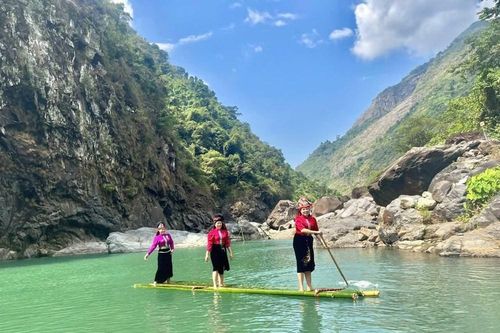 Khám phá vẻ đẹp nguyên sơ Chiềng Lao giữa đại ngàn Tây Bắc