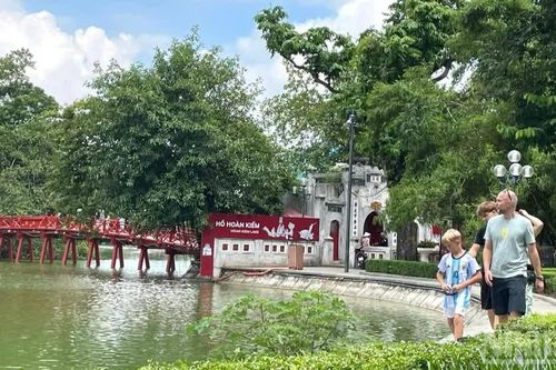 Thời tiết ngày 23/10: Bắc Bộ ngày nắng, Nam Bộ có mưa rào và dông vài nơi