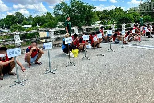 Bộ đội Biên phòng Đồng Tháp tiếp nhận 32 công dân Việt Nam do phía Campuchia trao trả