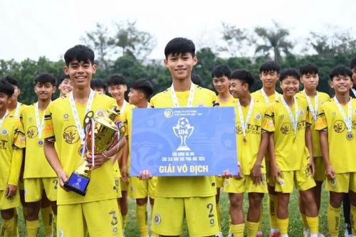 Từ sáng kiến của Hà Nội FC đến sân chơi chung của bóng đá trẻ phía bắc