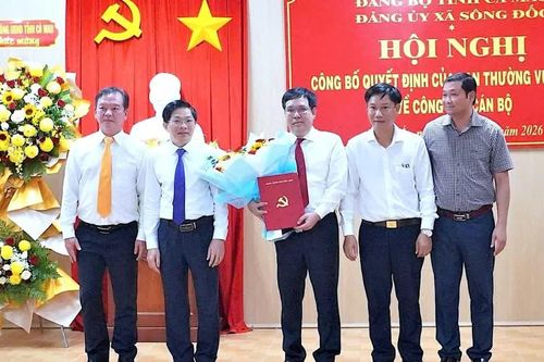 Cà Mau công bố nhiều quyết định đưa nhân sự chủ chốt về cơ sở