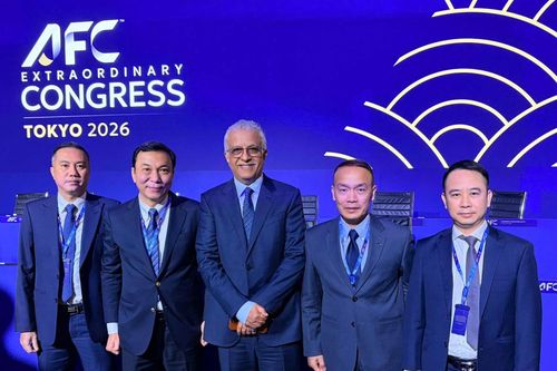 Asian Cup thay đổi bất ngờ, AFC ủng hộ ông Infantino