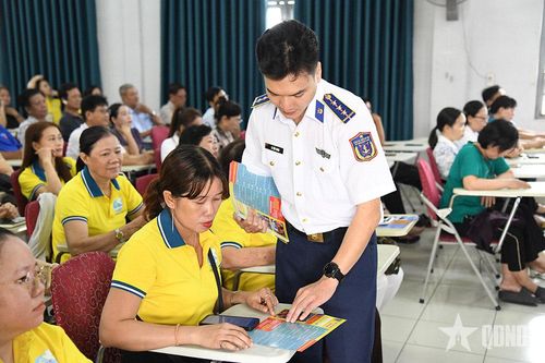 Bộ tư lệnh Vùng Cảnh sát biển 3 tuyên truyền pháp luật tại phường Thới An (TP Hồ Chí Minh)