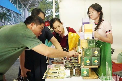 350 gian hàng tham gia triển lãm sản phẩm công nghiệp nông thôn