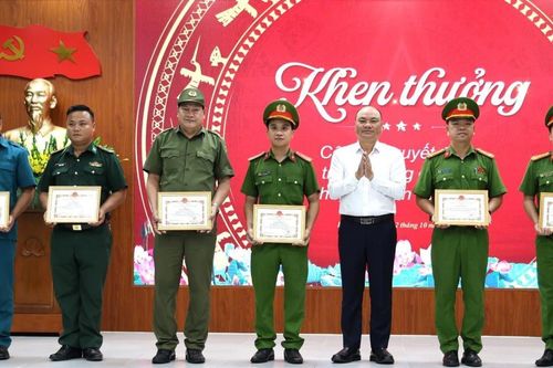 Liên Chiểu khen thưởng 33 tập thể, cá nhân có thành tích trong đợt cao điểm phòng, chống ma túy