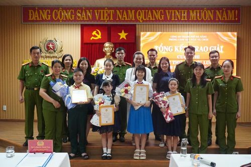 Những cánh thư nhỏ chứa tình cảm lớn