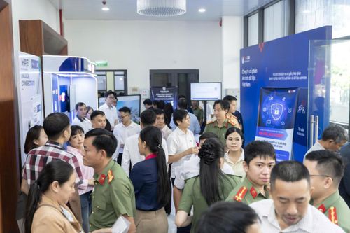 Trưng bày, giới thiệu các giải pháp công nghệ phục vụ bảo đảm an ninh mạng