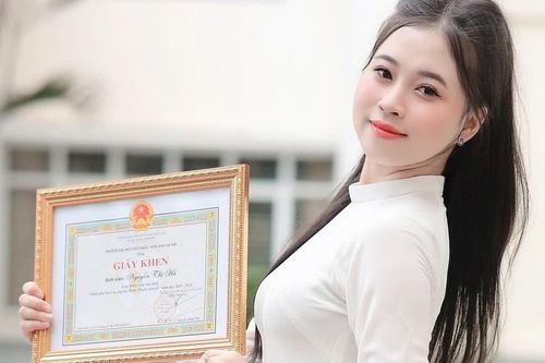 Bỏ việc ổn định, cô gái quê Bắc Ninh thi lại đại học và trở thành thủ khoa đầu ra
