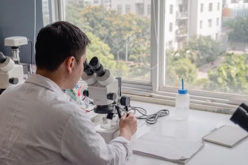 Từ những thông báo đãi ngộ 'trăm triệu' đến sự bất ngờ của người trong cuộc