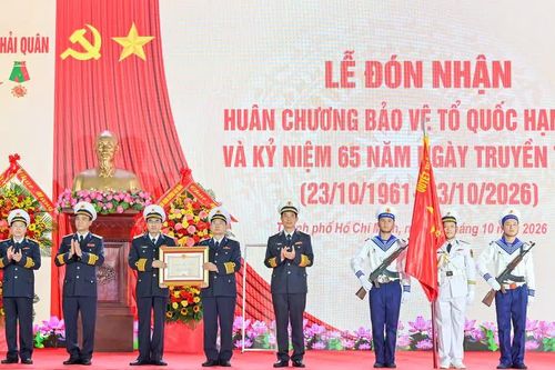 Lữ đoàn 125 Hải quân đón nhận Huân chương Bảo vệ Tổ quốc hạng nhì