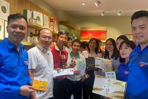 Hơn 60 đặc sản vùng duyên hải và cao nguyên Trung bộ được giới thiệu ở Hà Nội