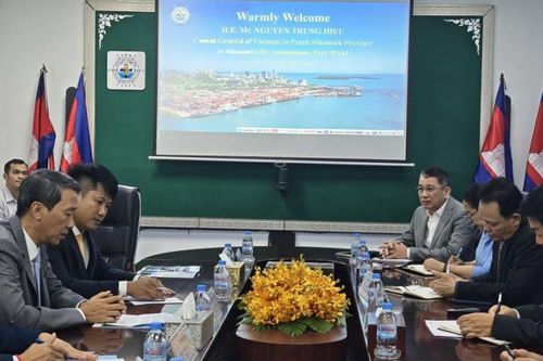Tổng Lãnh sự Nguyễn Trung Hiếu chào xã giao lãnh đạo và khảo sát Cảng Tự trị Sihanoukville (PAS), Campuchia