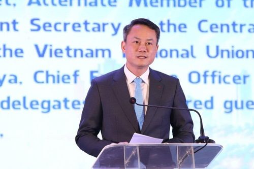 Tiếp năng lượng cùng thanh niên Việt Nam tiến bước