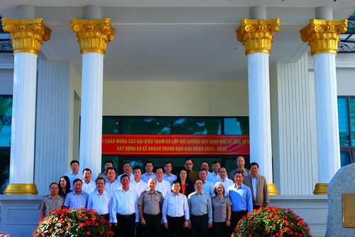 Thứ trưởng Bộ Tư pháp Mai Lương Khôi dự và chỉ đạo Hội nghị tập huấn, quán triệt pháp luật đầu tư công, pháp luật xây dựng và triển khai kế hoạch đầu tư công trung hạn giai đoạn 2026-2030