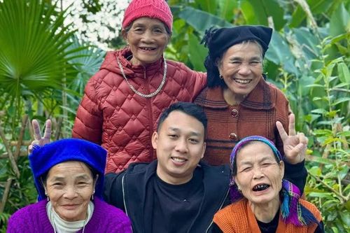 Đưa nụ cười người già lên mạng, chàng trai Tuyên Quang thu trăm triệu đồng mỗi tháng