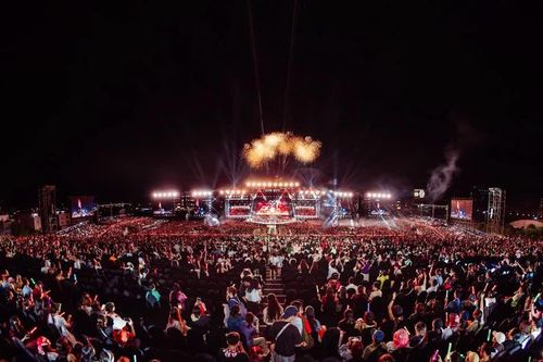 Bóc tách lợi nhuận từ siêu concert cả vạn người