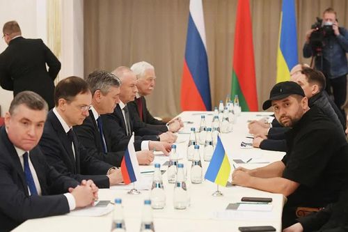 Nga - Ukraine: Hòa bình trong tầm tay?