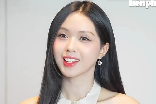 Cô gái tốt nghiệp xuất sắc ĐH Ngoại thương: 'Tự tin về tri thức, tôi mới dám thi Hoa hậu Việt Nam'