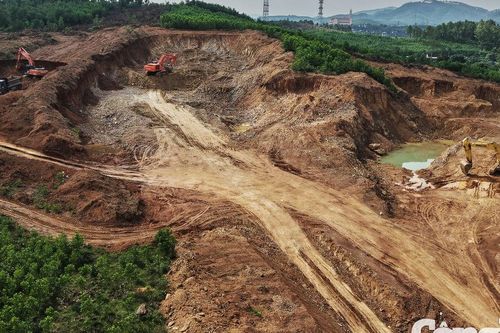 Yêu cầu hai nhà thầu siết chặt quản lý khai thác đất phục vụ cao tốc Vinh – Thanh Thủy