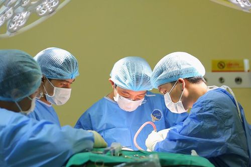 Co giật 8 lần/tháng, người phụ nữ phát hiện khối u não 5 cm