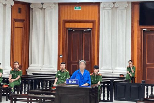 Người phụ nữ dùng dao chém chồng và con riêng của chồng