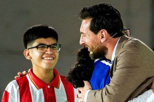 Messi nhắn nhủ trẻ em xúc động: 'Hãy tận hưởng bóng đá'