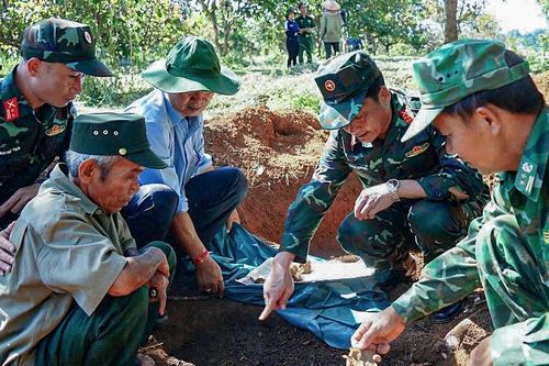 Già làng Tây Nguyên nhường đất, chặt cây để tìm hài cốt liệt sĩ