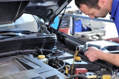 Bảo dưỡng xe ở hãng hay garage sửa xe quen để vừa tiết kiệm vừa yên tâm?