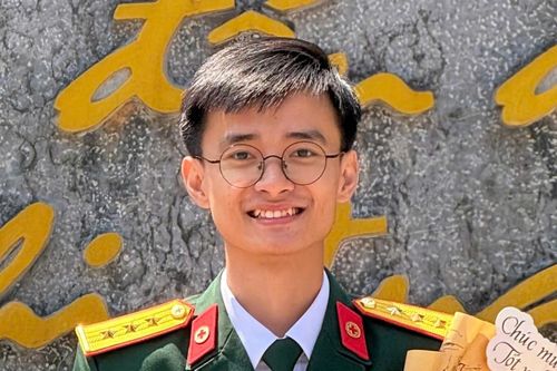 Thủ khoa Học viện Quân y được phong hàm thượng úy ngay sau khi tốt nghiệp