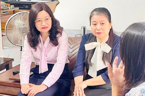 Bộ GD-ĐT thăm hỏi, động viên cô giáo ở Hà Nội bị nam sinh hành hung
