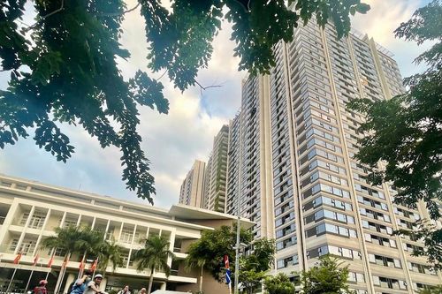 Quyền khai thác 6 tầng thương mại chờ đấu giá, căn hộ vẫn được chào bán giá gấp 2,5 lần