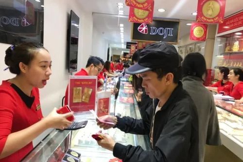 Giá vàng trong nước đi xuống, chênh lệch với thế giới lên tới 16 triệu đồng