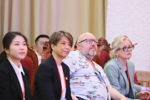 Gần 500 đại biểu trong và ngoài nước thảo luận thúc đẩy công bằng trong giáo dục