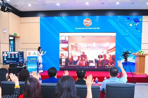 Học sinh đặc khu Cô Tô hào hứng tham gia dự án 'Tiếng Anh cho em'