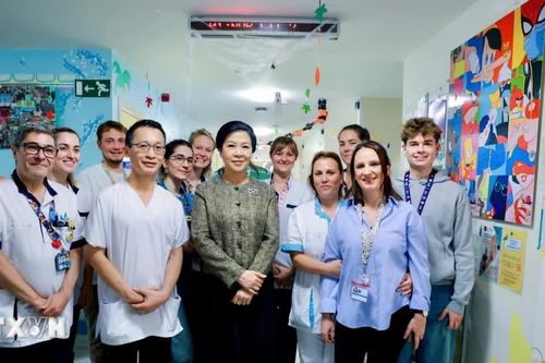 Phu nhân Tổng Bí thư, Chủ tịch nước thăm mô hình bệnh viện-trường học cho trẻ em tại Bỉ