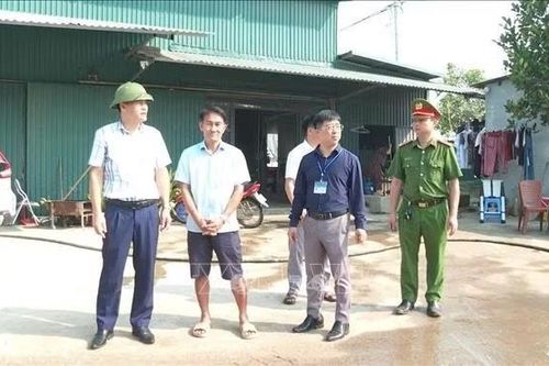 Phú Thọ xử lý phản ánh xe chở cát rơi vãi trên đường dân sinh