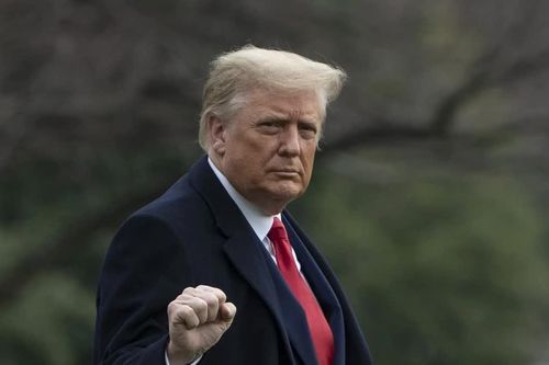 Ông Trump ám chỉ Mỹ sắp hành động quân sự, Iran cảnh báo đáp trả trên diện rộng