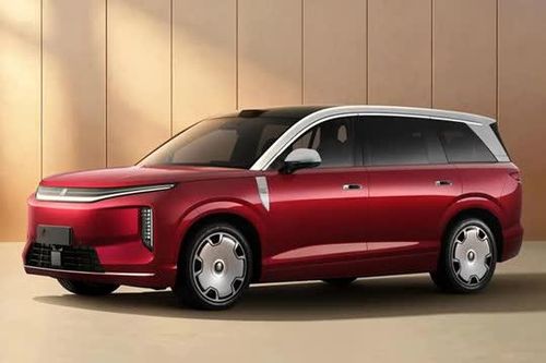 SUV dài hơn 5 mét, công suất 402 mã lực, giá gần 900 triệu đồng