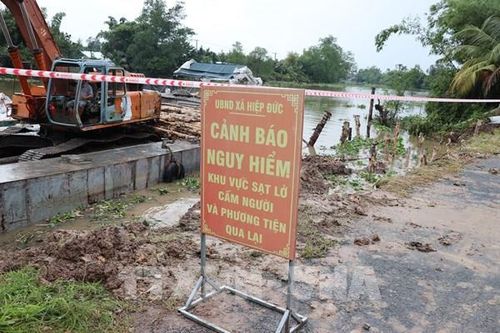 Đồng Tháp xây kè khẩn cấp khắc phục sạt lở bờ Tây sông Ba Rài