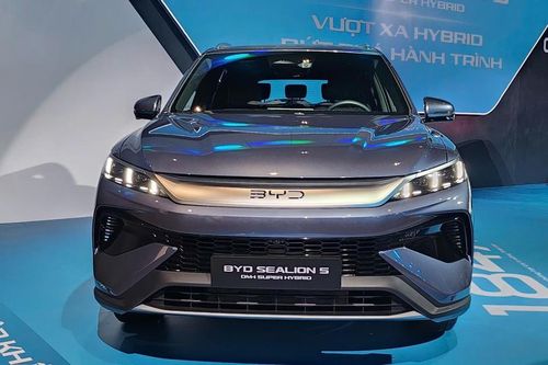 Ô tô PHEV tầm 700 triệu đồng, chọn Geely EX5 hay BYD Sealion 5?
