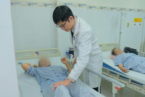 Phát hiện u não lớn sau 8 lần co giật