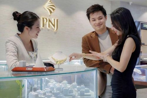 PNJ tái thiết toàn diện sau khủng hoảng kim cương