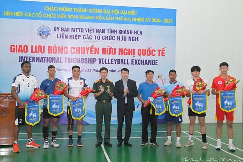 Gần 100 sinh viên, học viên tham gia giao lưu bóng chuyền hữu nghị quốc tế