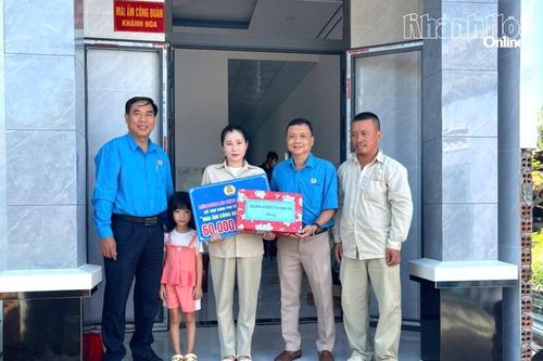 Liên đoàn Lao động tỉnh Khánh Hòa bàn giao mái ấm công đoàn cho đoàn viên